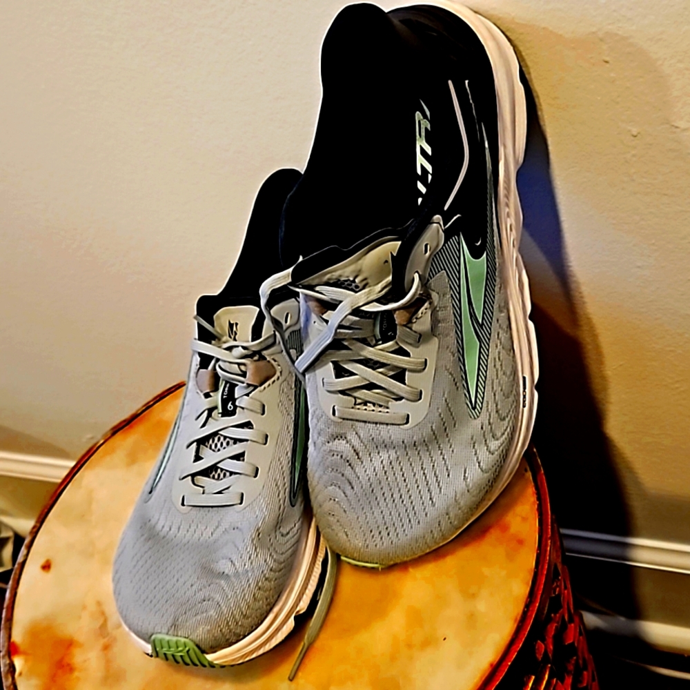 Altra Torin 6. Women size 9